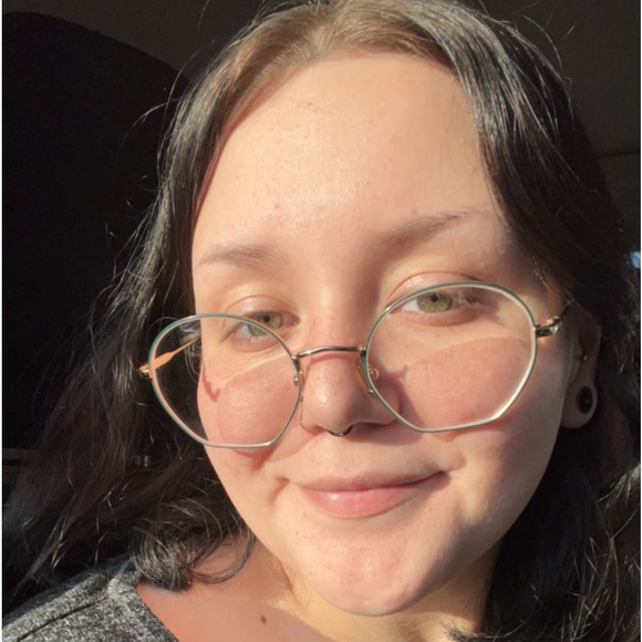 Meet your Posher, Trinity - Picture 1 of 1